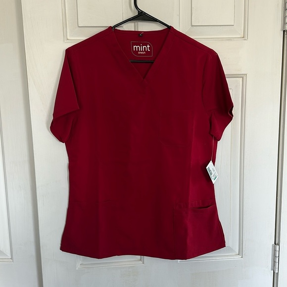 NWT Mint Red Nurse Scrub top size medium - Picture 1 of 4